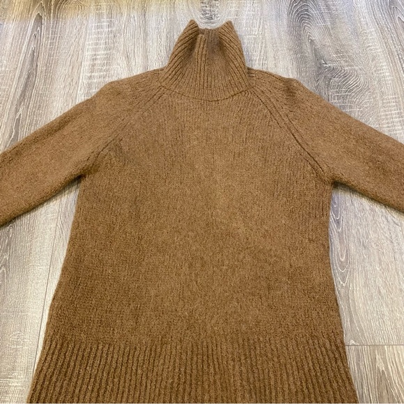 Aritzia Babaton Day Off Turtleneck in Constant Camel - Picture 5 of 8